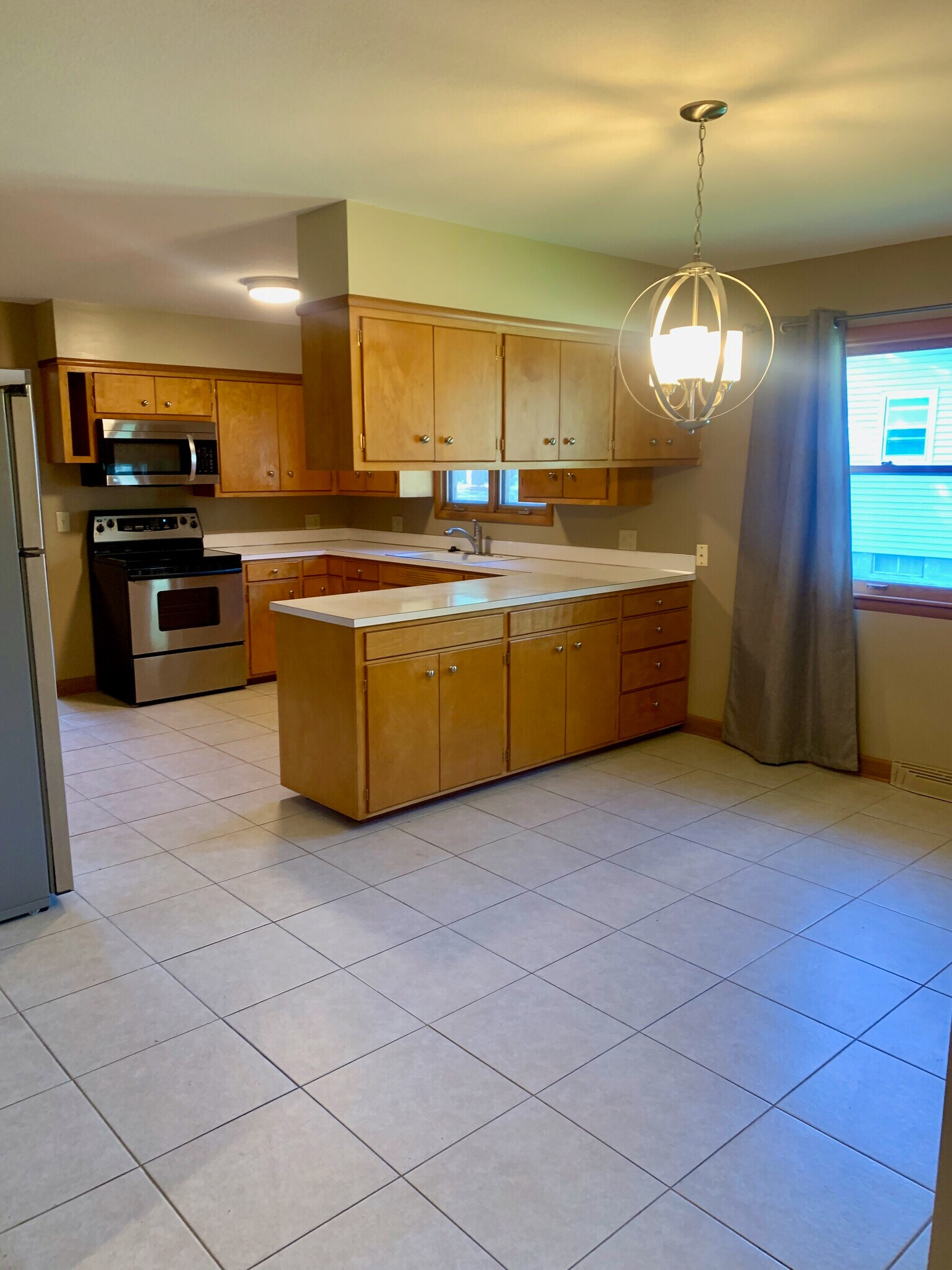 Kitchen + Dining Area - 2304 N Sycamore St