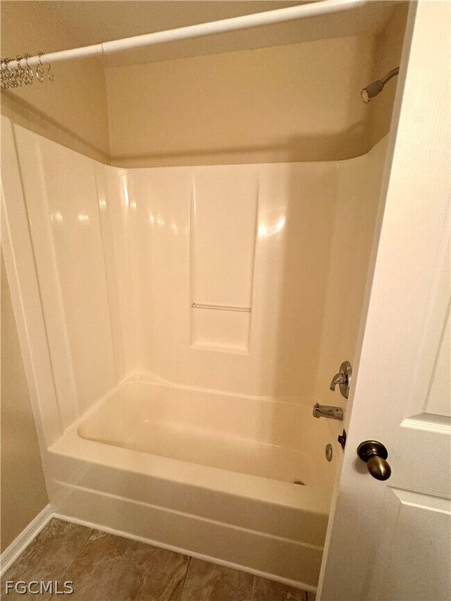 Building Photo - 4409 SW 15th Ave