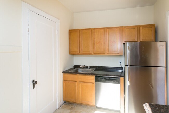 Building Photo - 4426 N Wolcott Ave