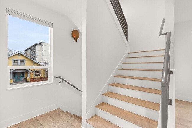 Building Photo - Stunning, Modern 4 bed home with attached ADU in King Neighborhood - AVAILABLE NOW!!