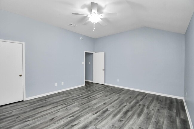 Building Photo - 10403 Shadow Oaks Dr