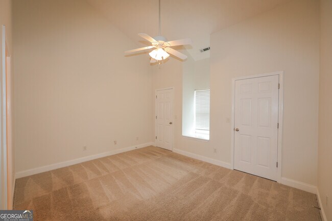 Building Photo - 37 Intown Pl