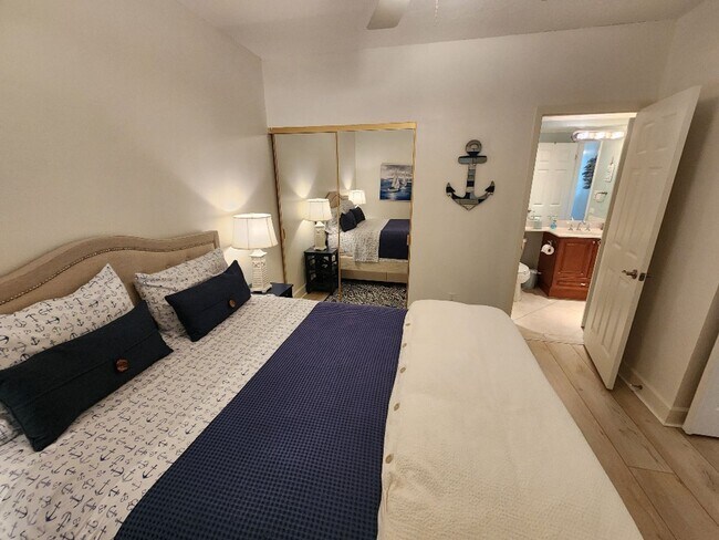 Building Photo - Beautiful Fully Furnished Marker 33 Condo on the water