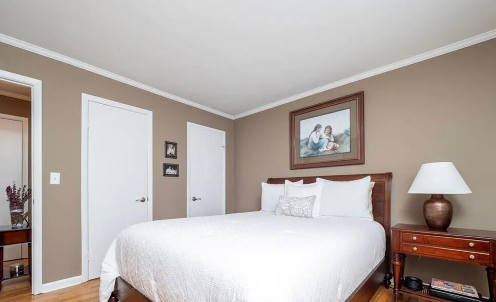 Building Photo - 33 Village Walk