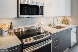 Building Photo - 1213 Walnut St