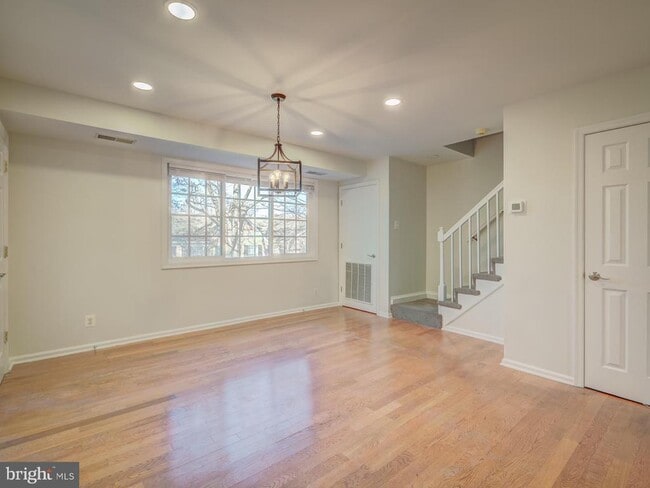 Building Photo - 5210 Maris Ave