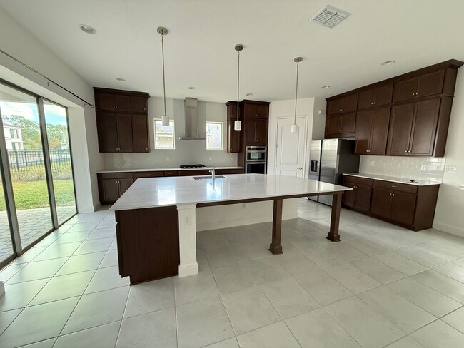 Building Photo - 5/4 spacious Saint Cloud Home