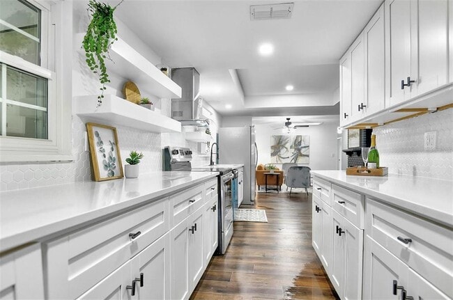 Building Photo - 112 Hillcrest Dr