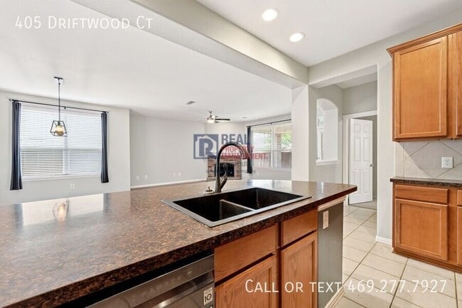 Building Photo - 405 Driftwood Ct
