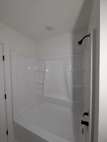 Building Photo - 2105 Vista Encino