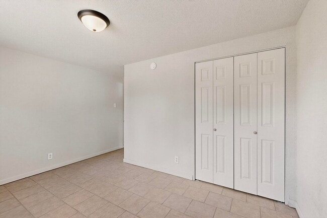 Building Photo - NE 3 bedroom 1 bath 1348/sf