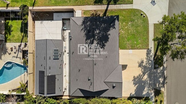 Building Photo - 996 S Siet Pl