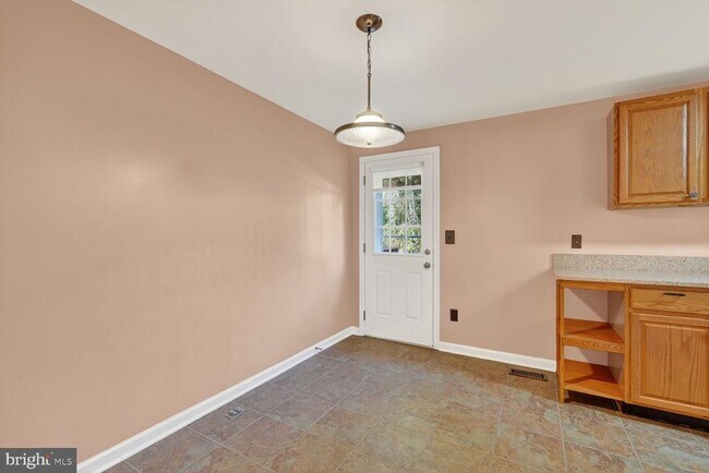 Building Photo - 5320 Larochelle Ct