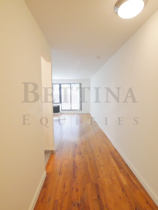 Interior Photo - 128 East 85th Street