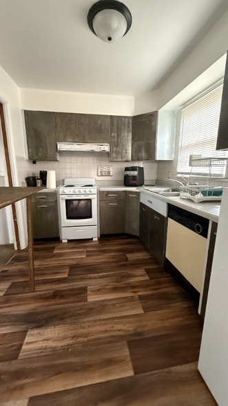 Building Photo - 1601 N Oak St