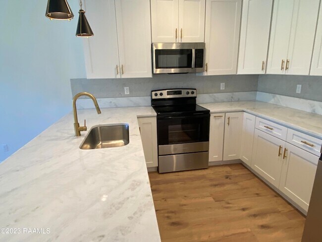 Building Photo - 8550 Cat Rd