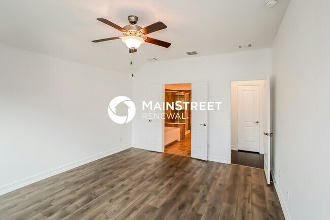 Building Photo - 3 Bedroom Pet-Friendly Home in Denton, TX with Main Street Renewal