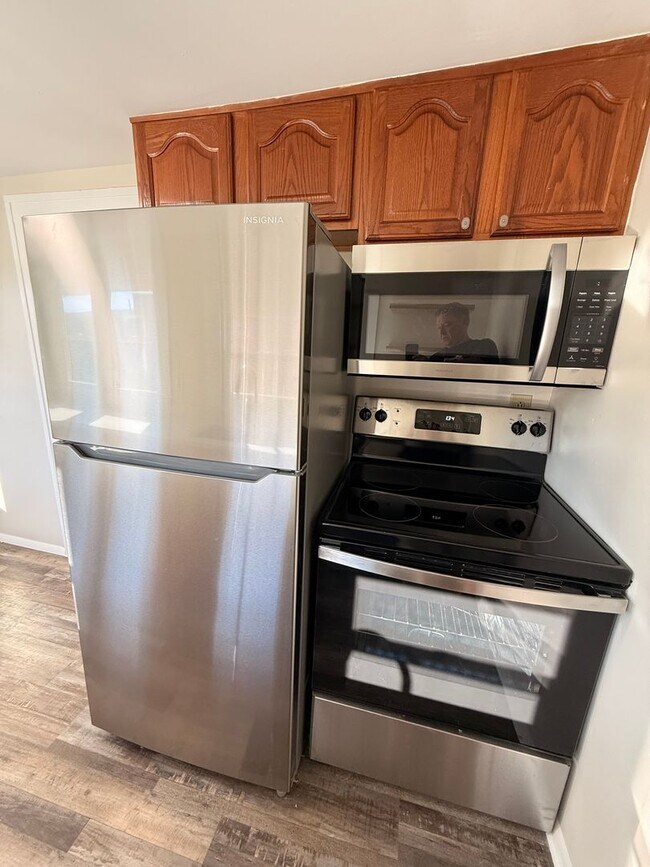 Building Photo - 750-752 E Wheeling St