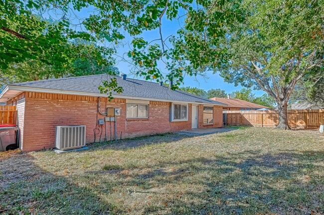 Building Photo - 24130 Silversmith Ln