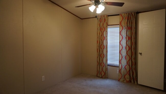 Building Photo - 3 Bedroom mobile home in the County