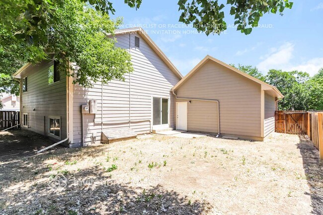 Building Photo - 4443 Biscay St