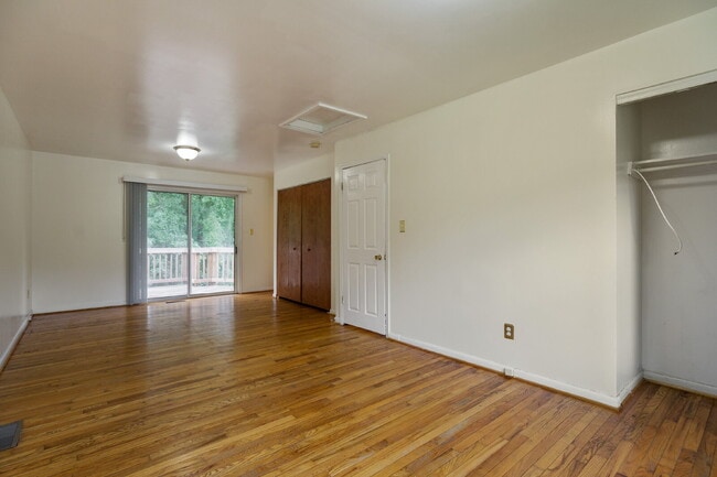 Building Photo - 2411 Old Gate Ct