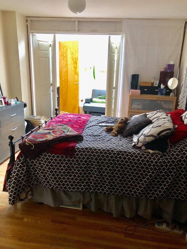 Building Photo - 450 7th St