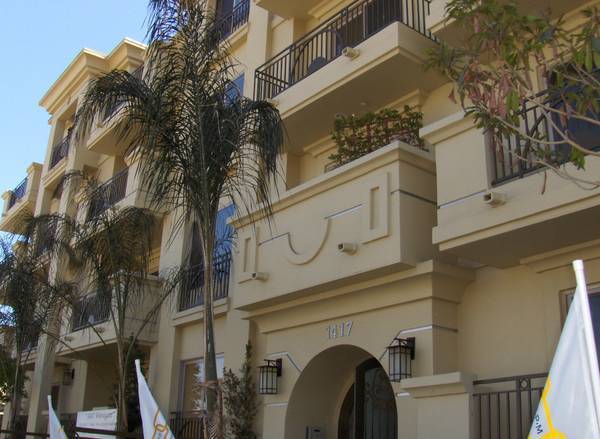Building Photo - 1417 S Westgate Ave