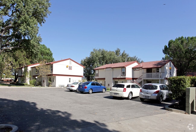 Primary Photo - Rolling Hills Apartments I & II