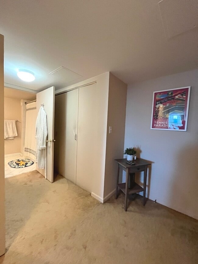 Building Photo - 345 N La Salle Dr