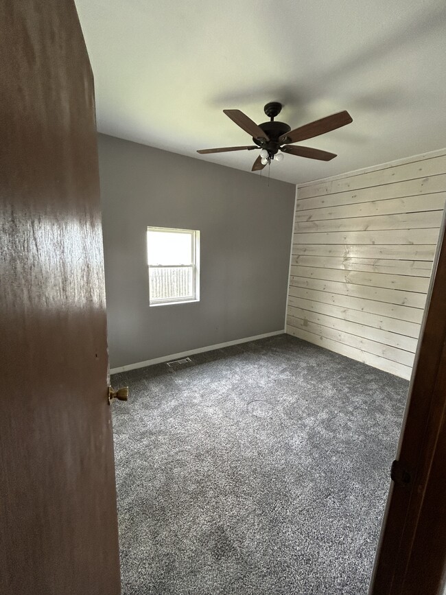 Building Photo - 1030 W 17th St