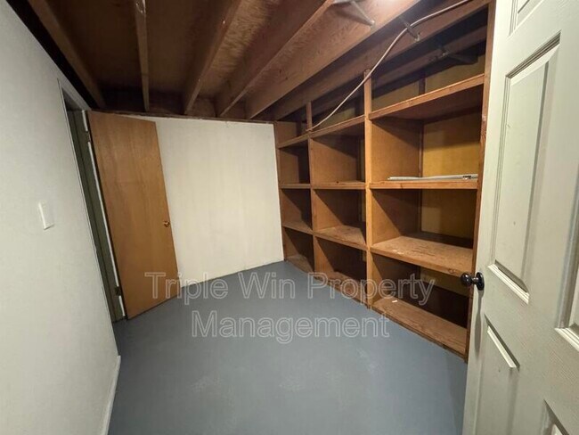 Building Photo - 10655 Hallwood Dr
