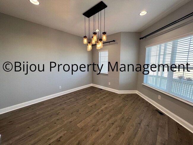 Building Photo - Spacious Country Living!