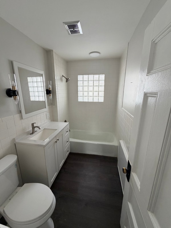 Building Photo - 61 Woodlawn St