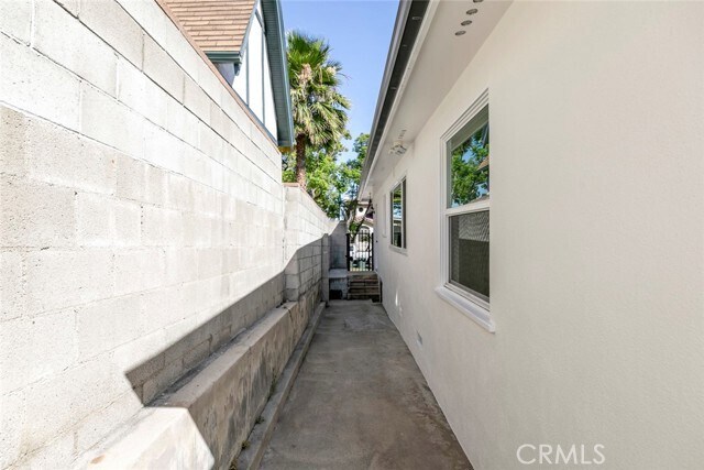 Building Photo - 1061 E Santa Anita Ave