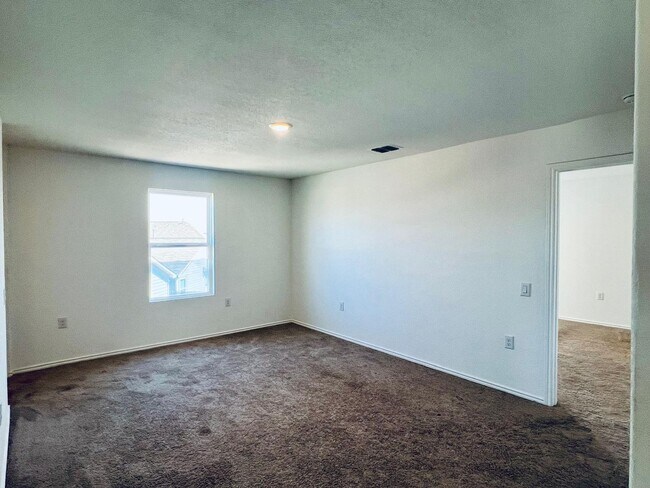 Building Photo - 10135 Ana Hts