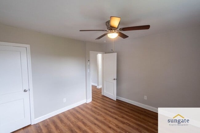 Building Photo - 1410 Dartmouth Ave