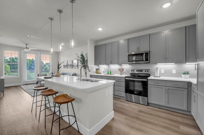 Building Photo - Jolie Pflugerville