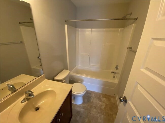 Building Photo - 8040 Rutland Village Dr