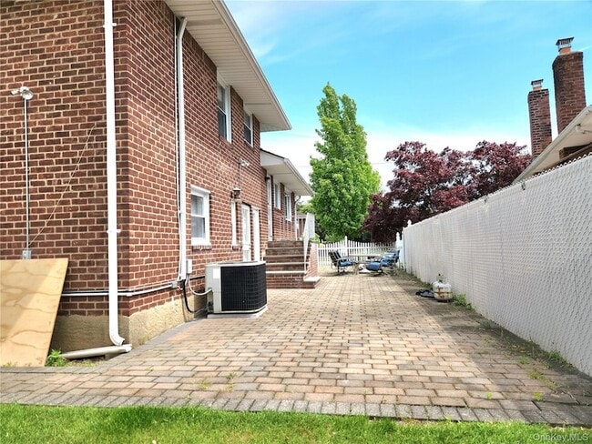 Building Photo - 244 Martin Dr