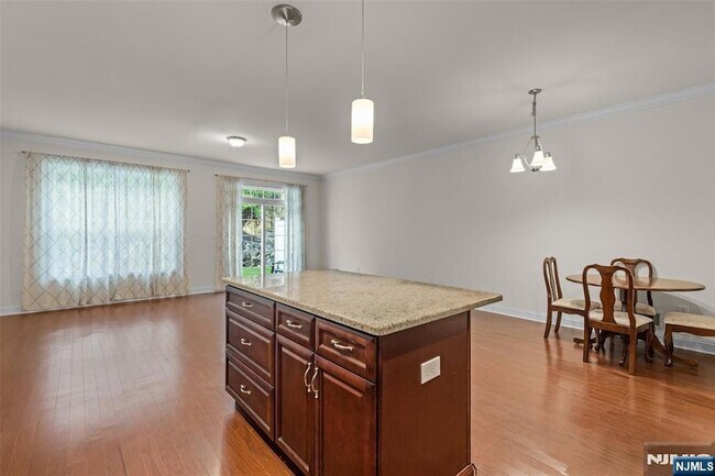 Building Photo - 52 Parkside Dr