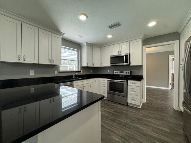 Building Photo - 3/2 Ormond Beach Pool Home