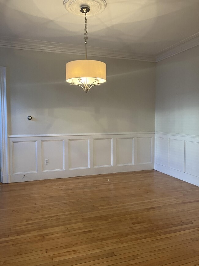 Building Photo - 322 Spring St