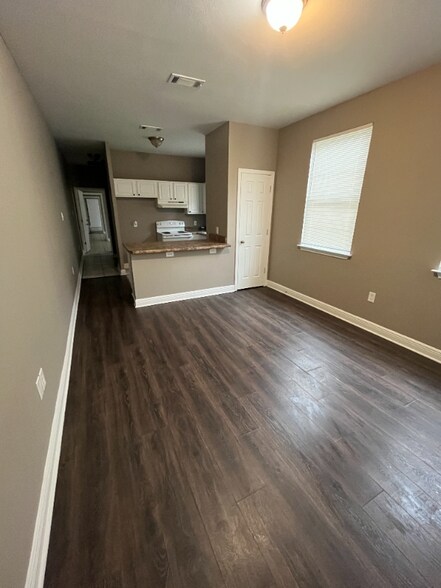 Building Photo - 1916 Eagle St