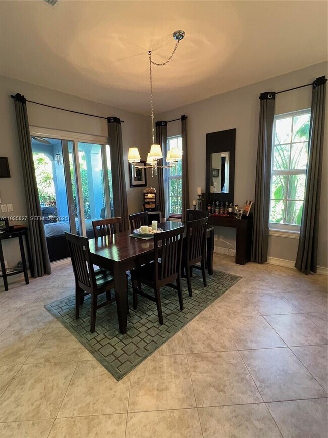 Building Photo - 184 W Bay Cedar Cir