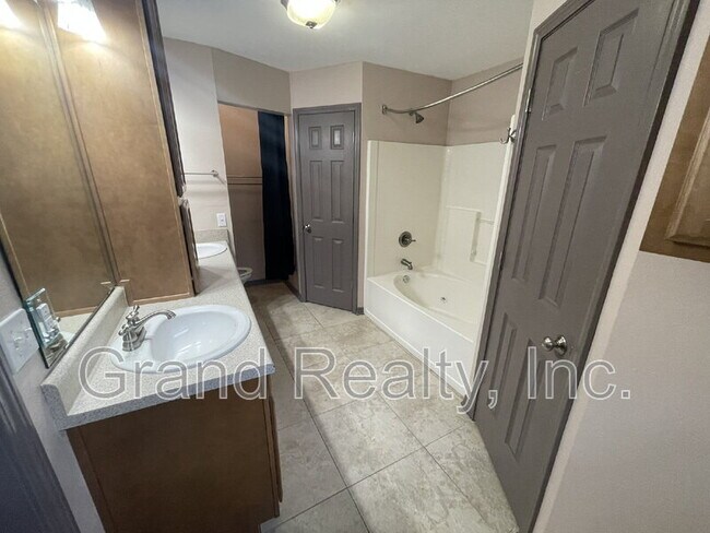 Building Photo - 5022 Patterson Ln