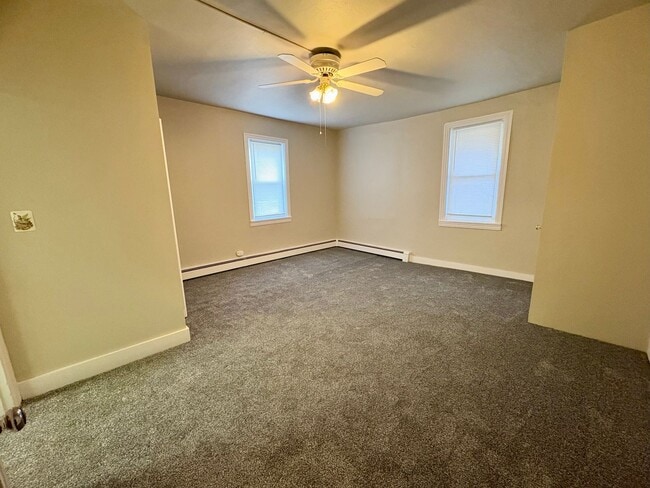 Building Photo - 220 Hill St