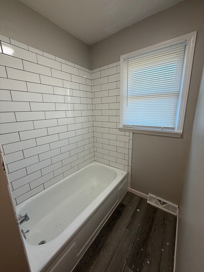 Building Photo - 1426 Northfield Park Blvd