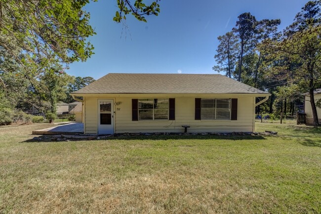 Primary Photo - 711 Cherokee Dr