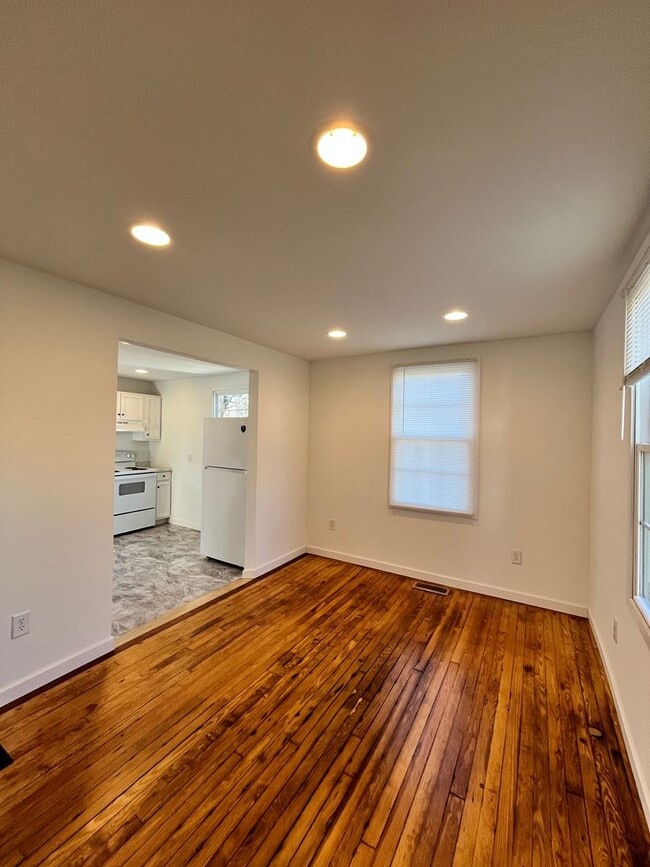 Building Photo - Beautifully renovated home in the desired Rivermont area!